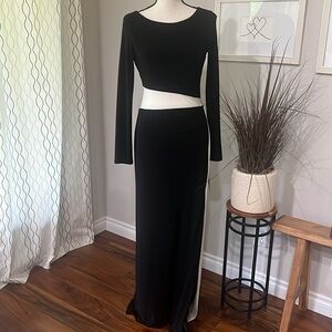Lauren Ralph Lauren NWT Formal Long Dress
Black with white. Bodycon size 4